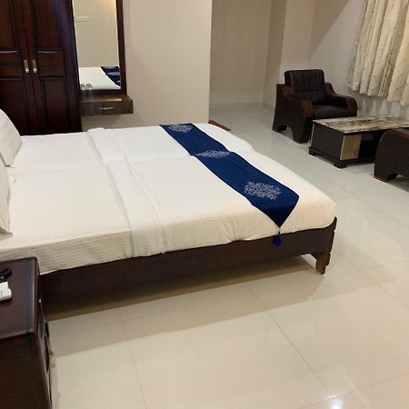 Jnr Grand Hotel Madanapalle ภายนอก รูปภาพ
