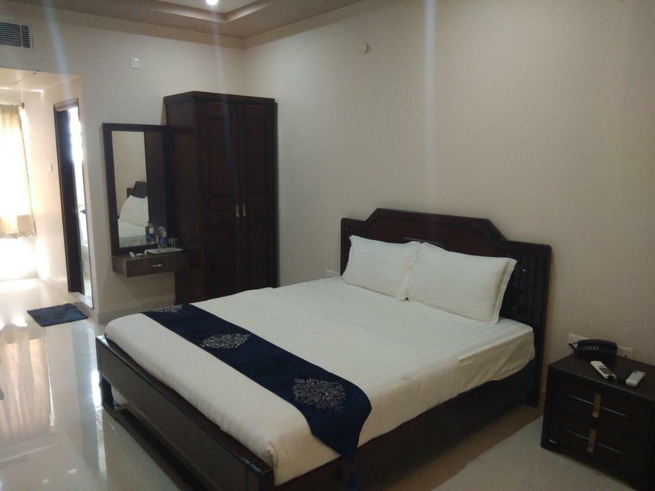 Jnr Grand Hotel Madanapalle ภายนอก รูปภาพ