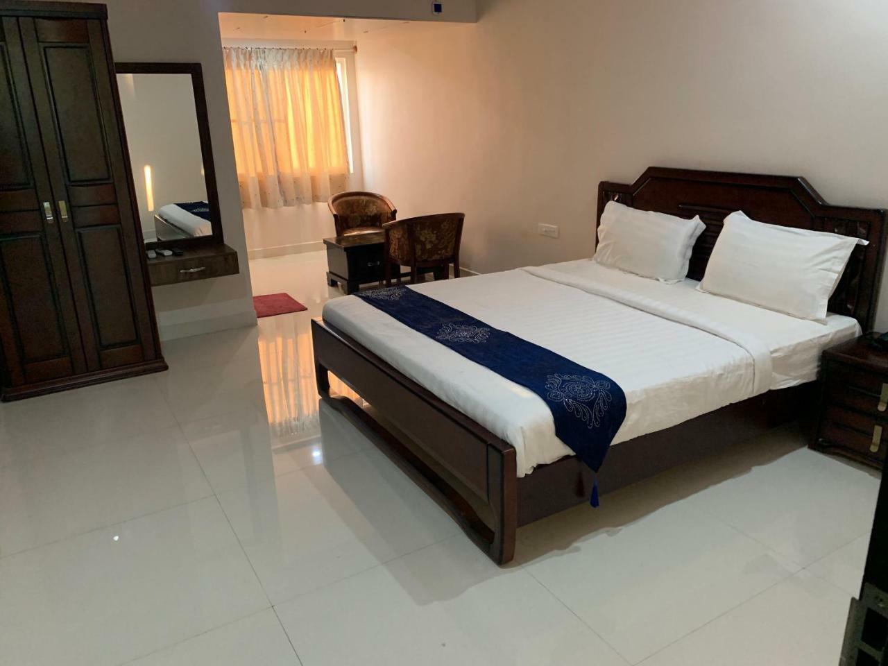 Jnr Grand Hotel Madanapalle ภายนอก รูปภาพ